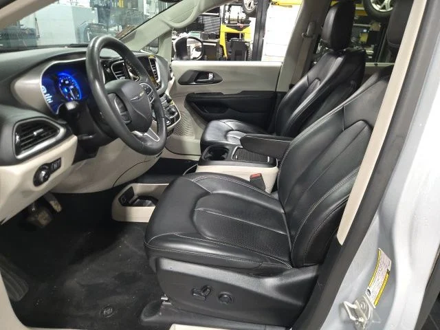 Used 2023 Silver Chrysler Touring L image 13
