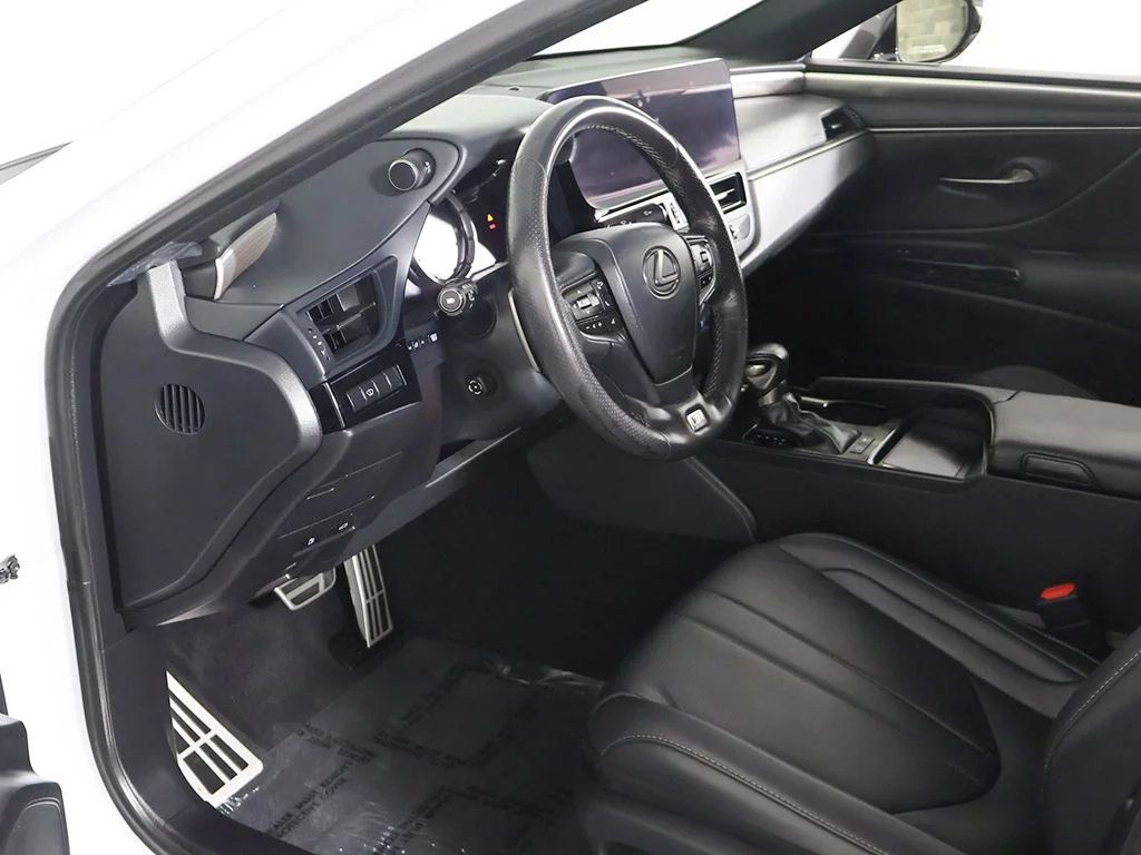 Used 2023 White Lexus 300h image 24