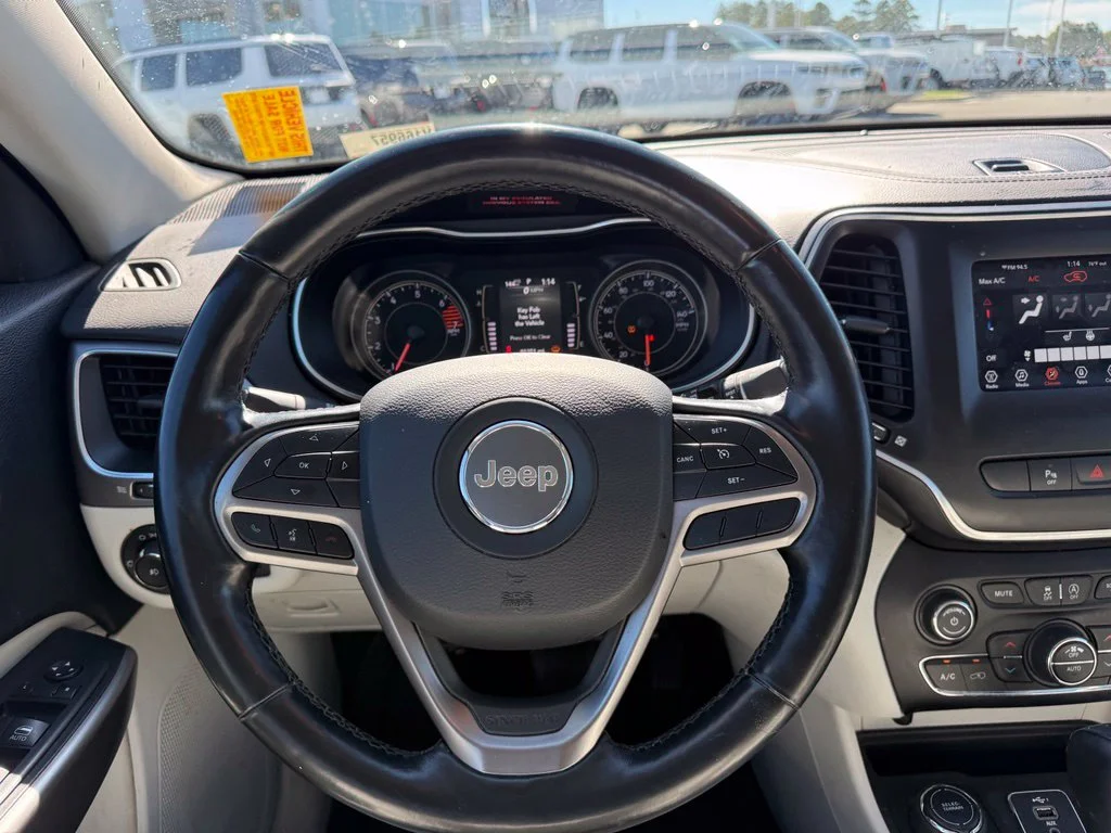 Used 2021 Red Jeep Latitude Plus image 8