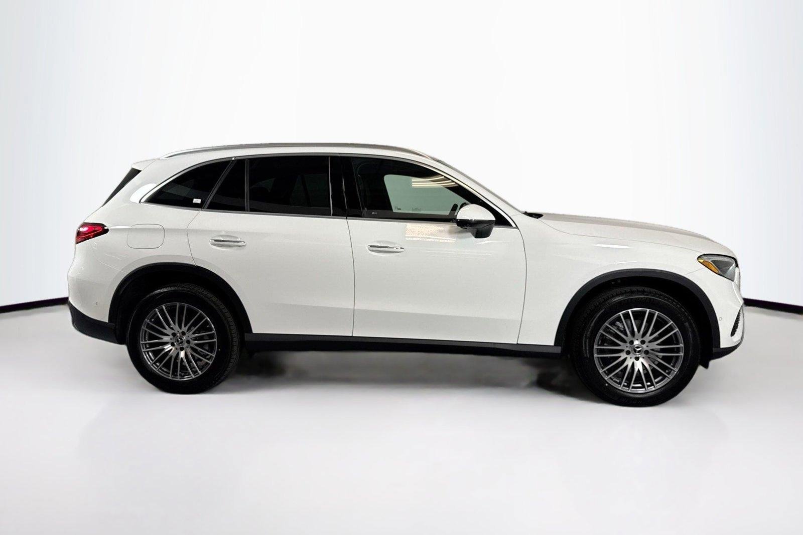 New 2026 Black Mercedes-Benz GLC 300 image 4