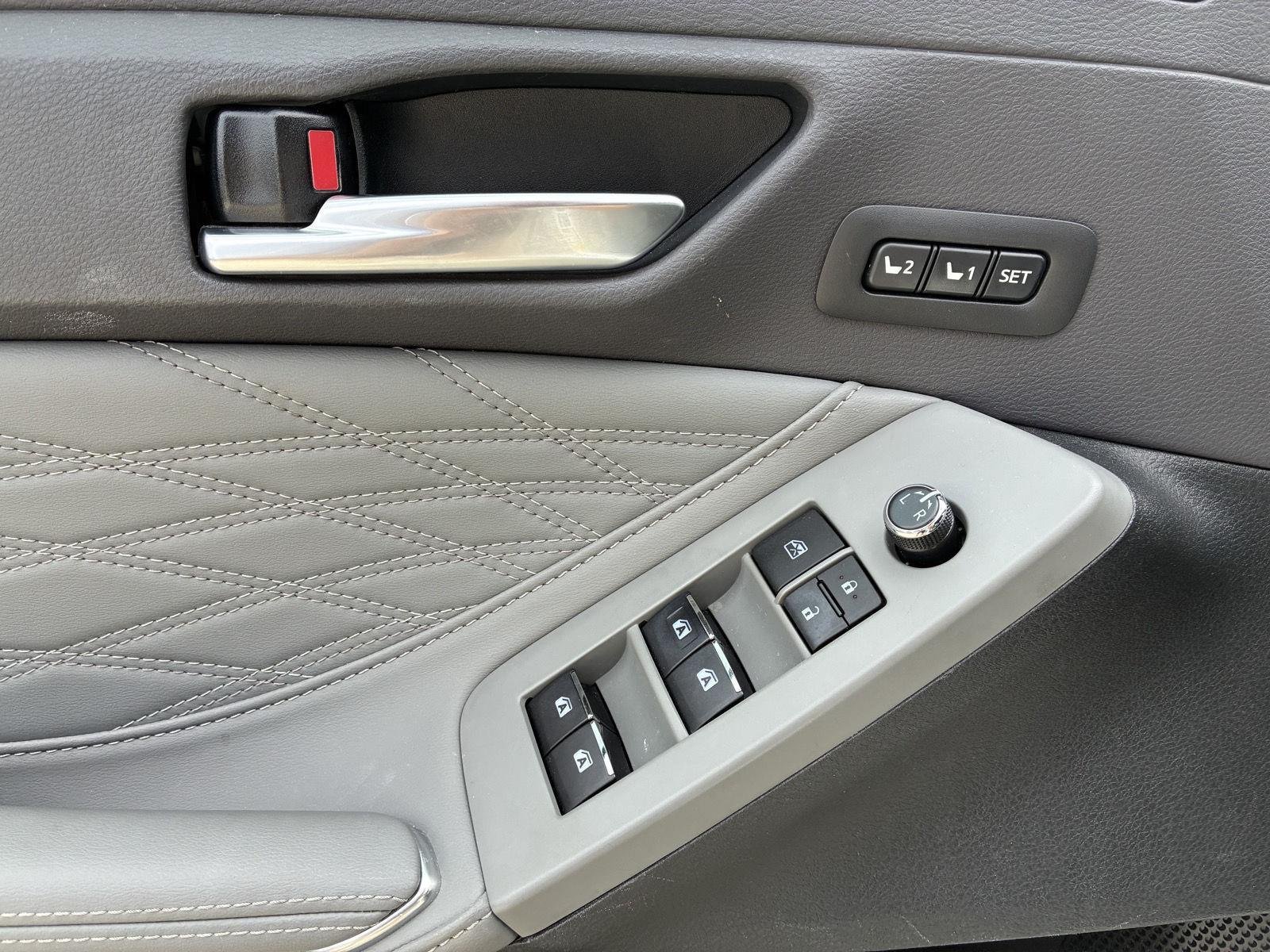 Used 2020 Wind Chill Pearl Toyota Hybrid Limited image 6