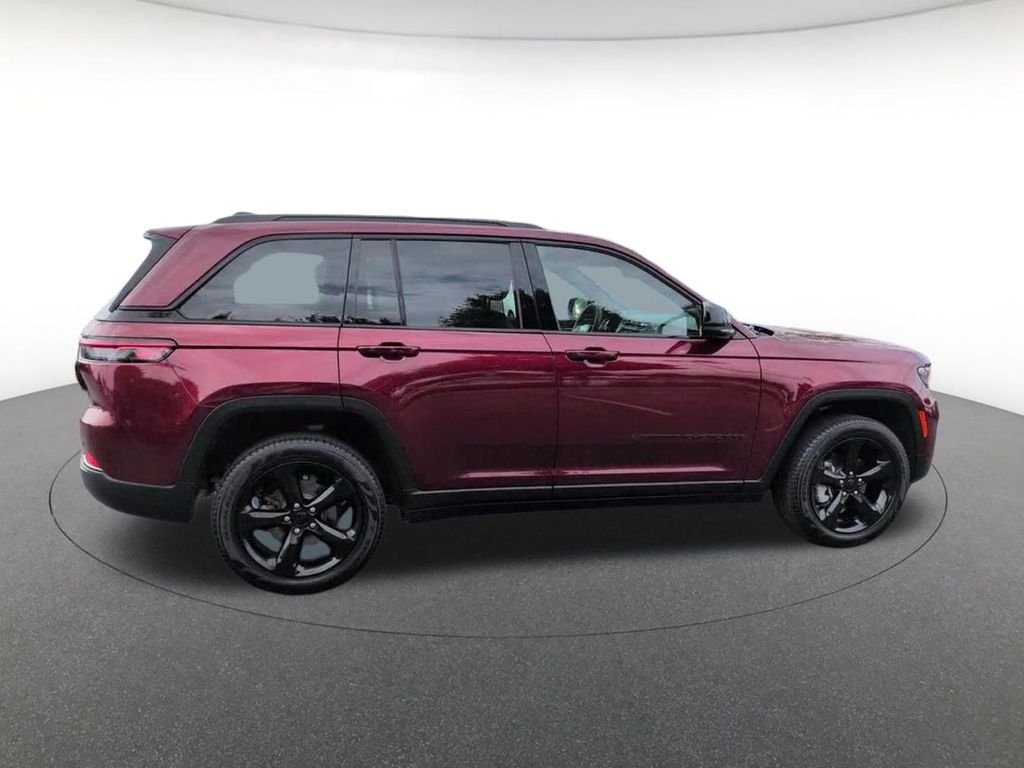 Certified Used 2025 Velvet Jeep Limited image 6