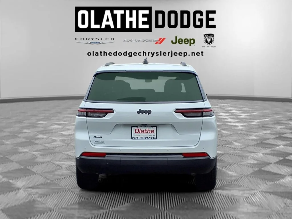 New 2026 Bright White Clear-Coat Exterior Paint Jeep Altitude image 27
