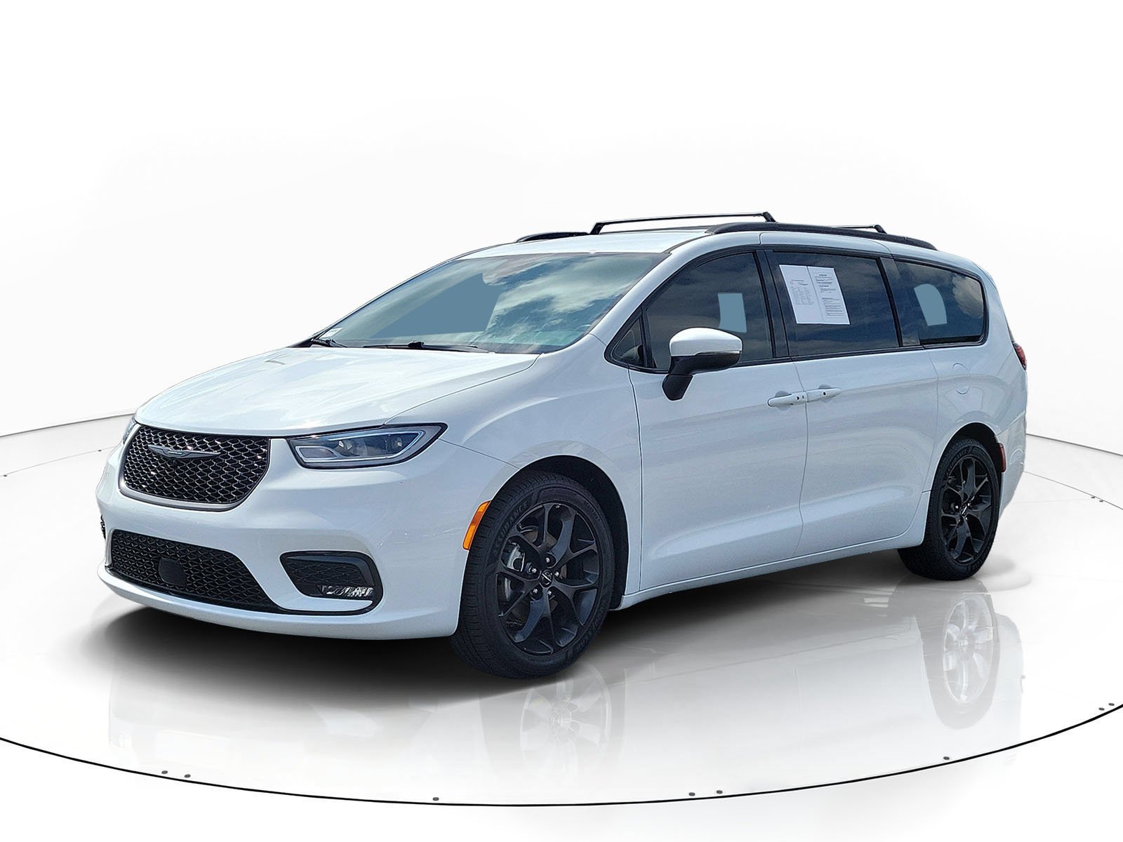 Certified Used 2023 Bright White Clearcoat Chrysler Touring L image 2
