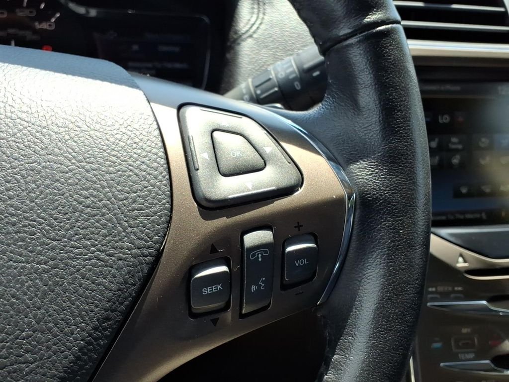 Used 2015 White Lincoln Base image 23