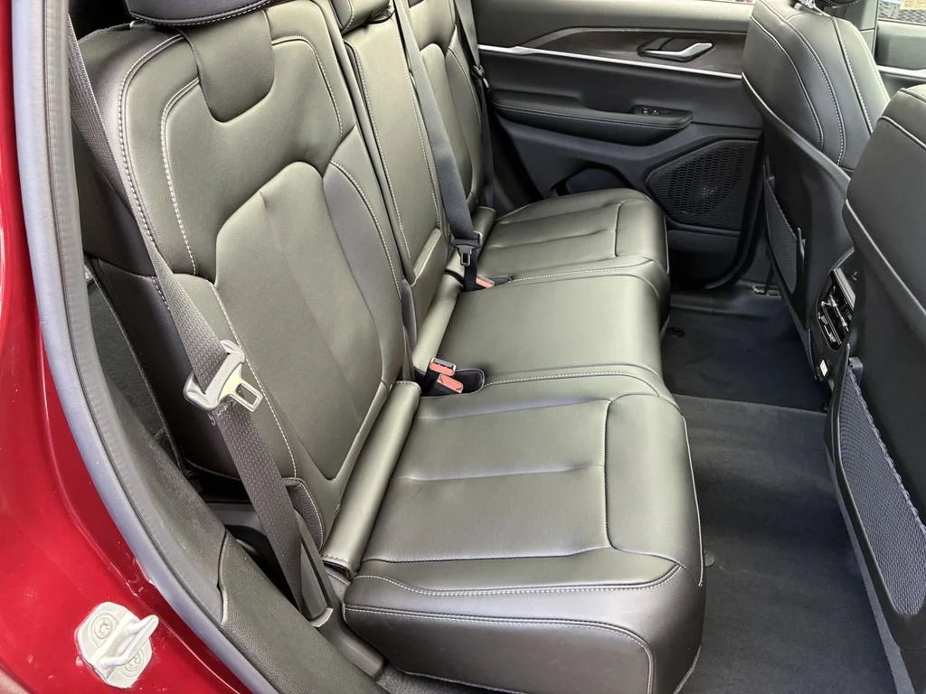 New 2025 Velvet Red Pearl-Coat Exterior Paint Jeep Limited image 34