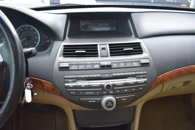 Used 2012 White Honda EX-L image 23
