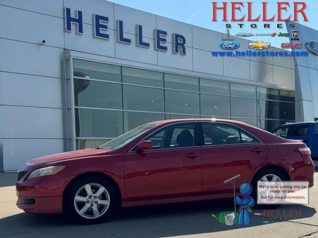 Used 2009  Toyota LE image 1