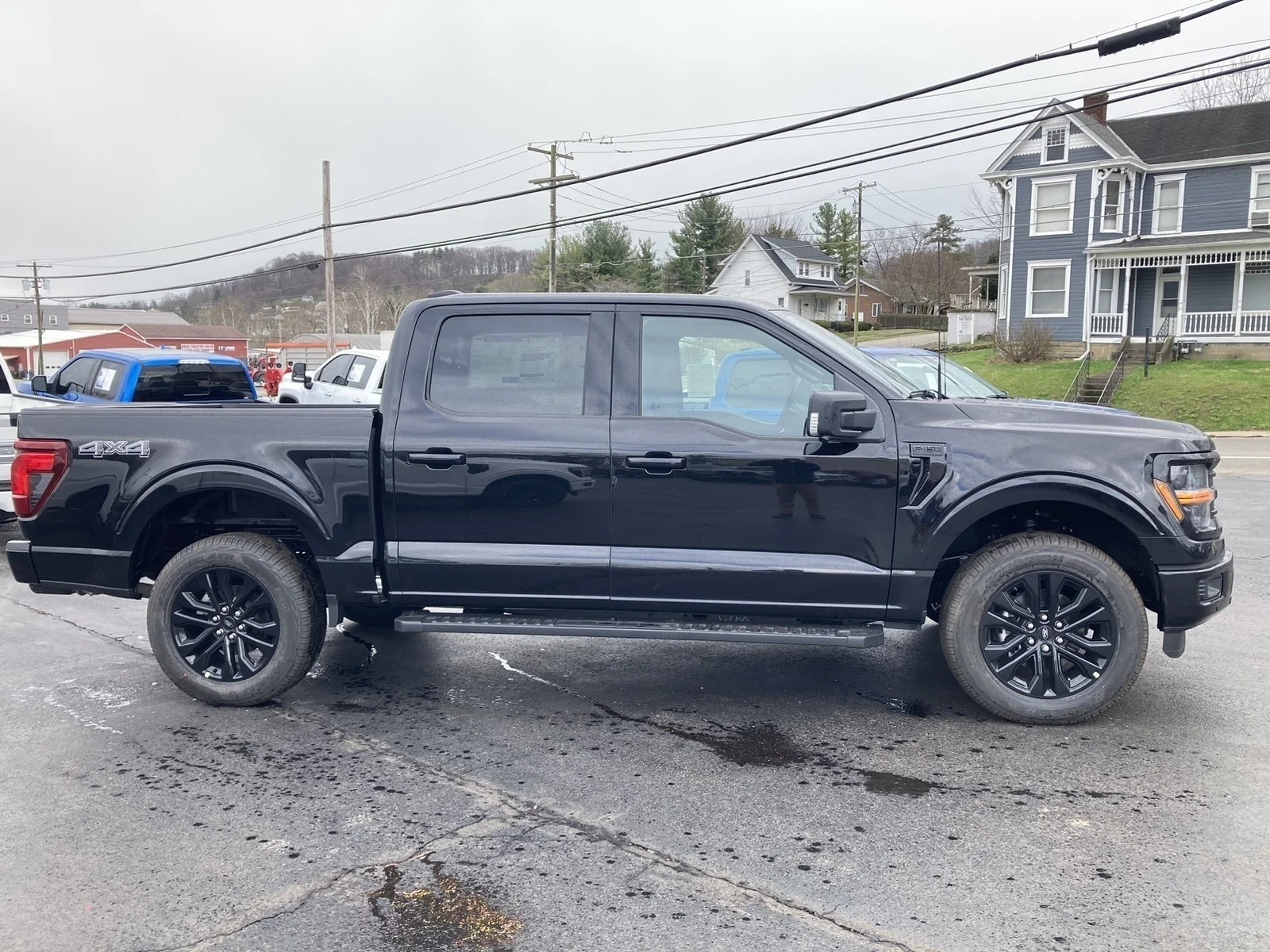 New 2026 Agate Black Metallic Ford XLT image 4