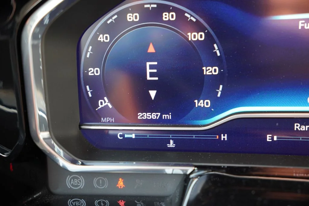Used 2025 Summit White Chevrolet RST image 8
