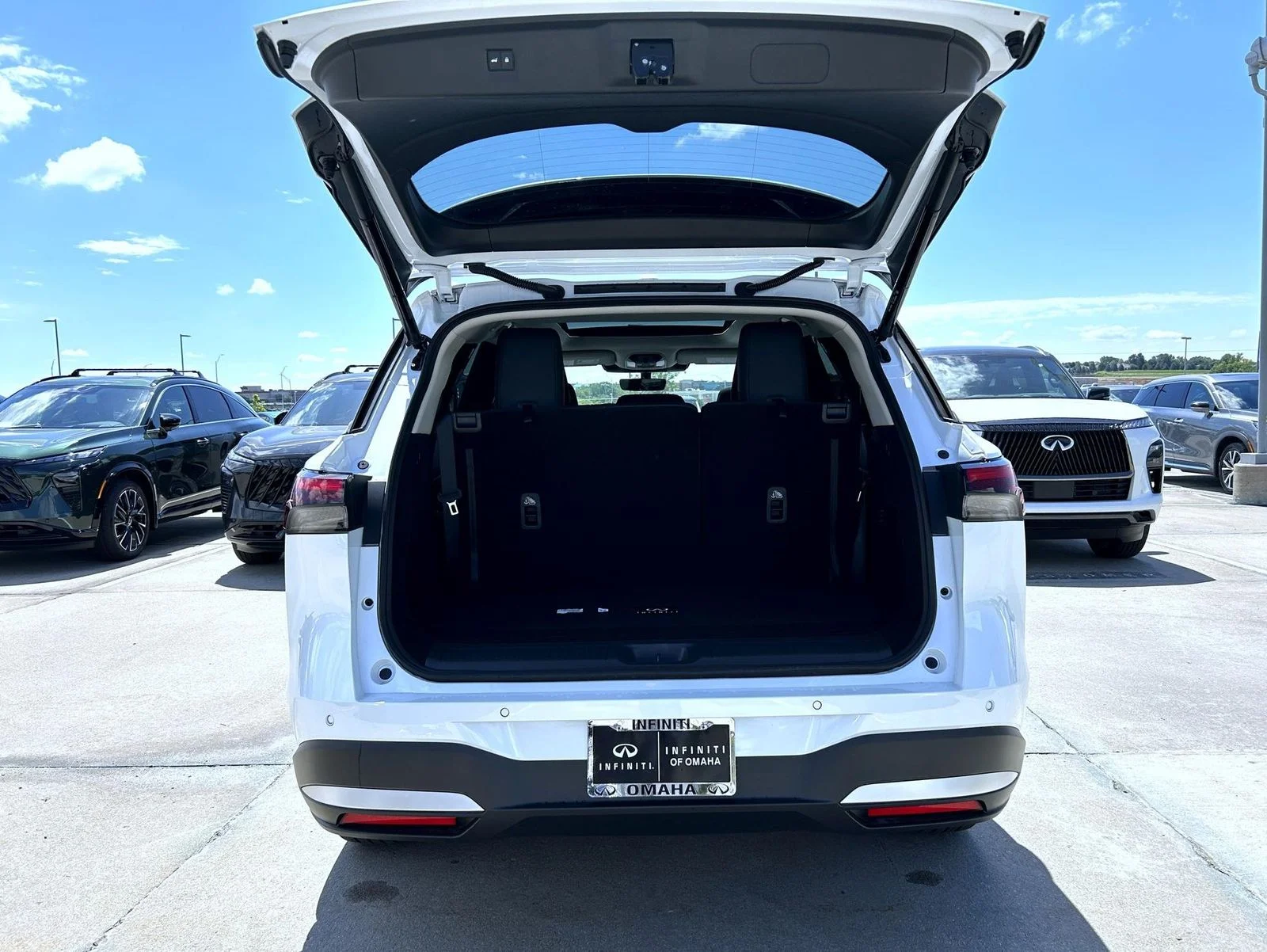 New 2027 White INFINITI LUXE image 23