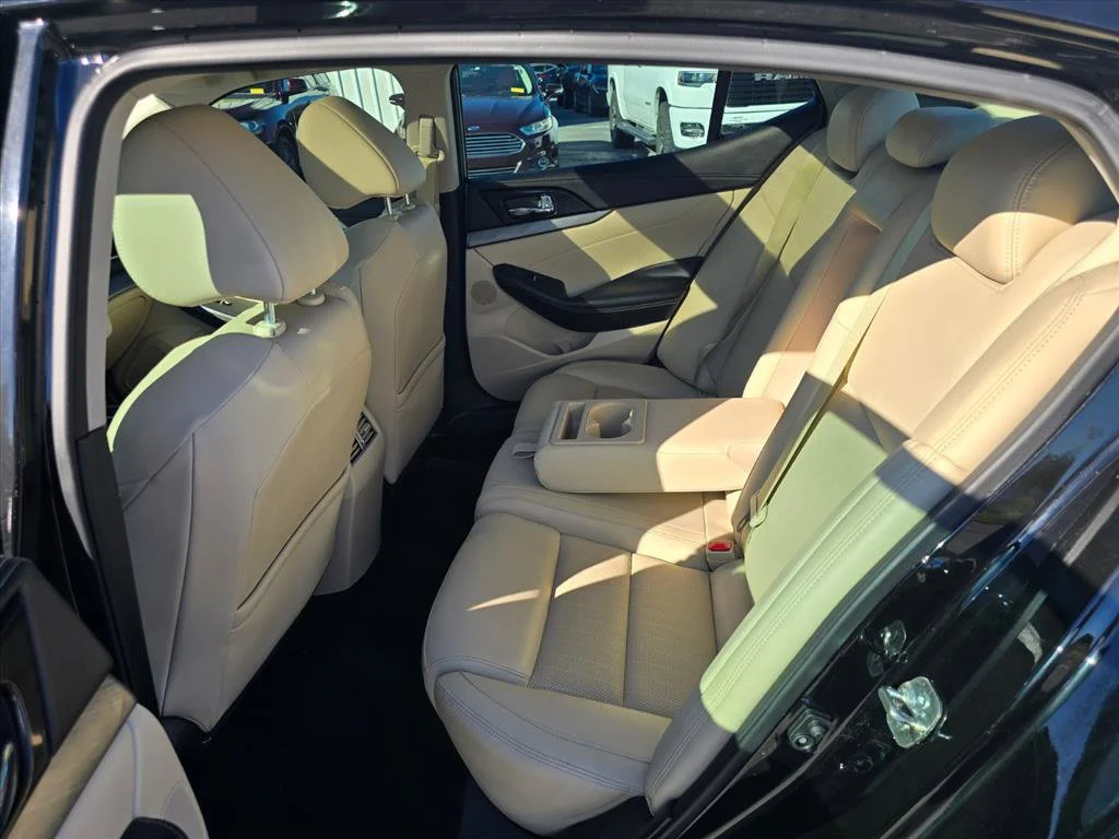 Used 2017 Black Nissan 3.5 SL image 13