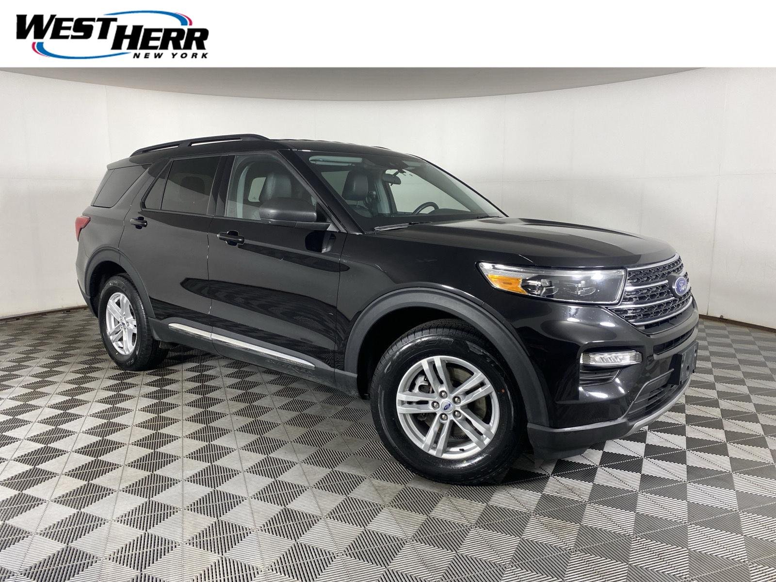 Used 2023 Agate Black Ford XLT image 1