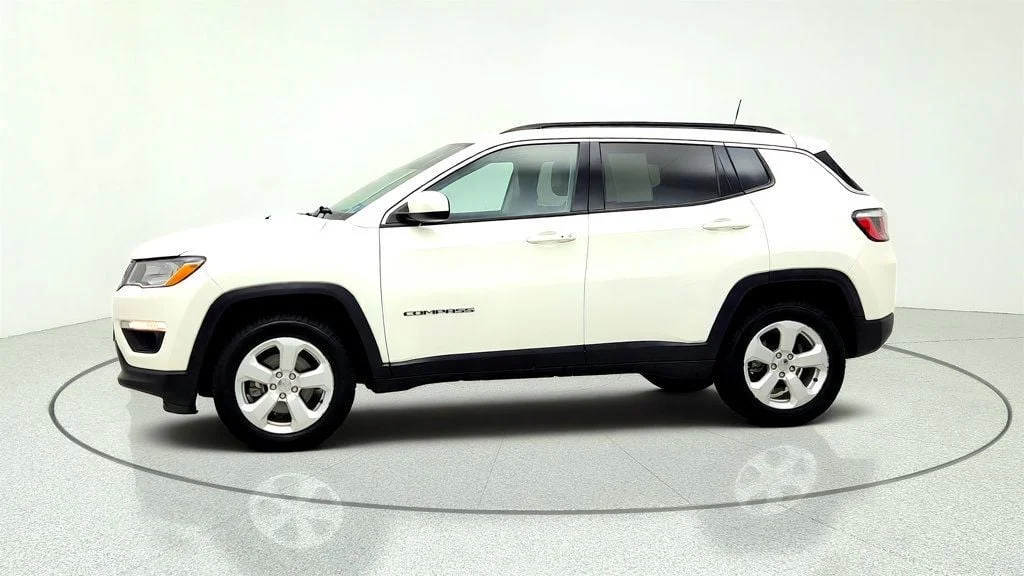 Used 2020 White Clearcoat Jeep Latitude 4x4 w/ Popular Equipment & Cold Weather Groups image 8