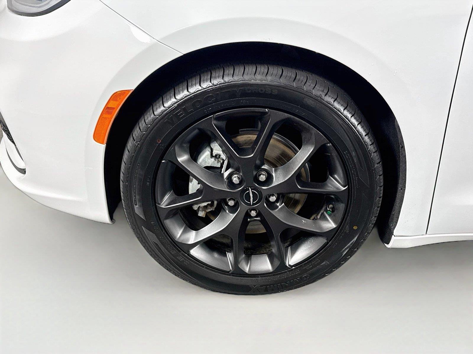 Used 2025 Bright White Clearcoat Chrysler Limited image 45