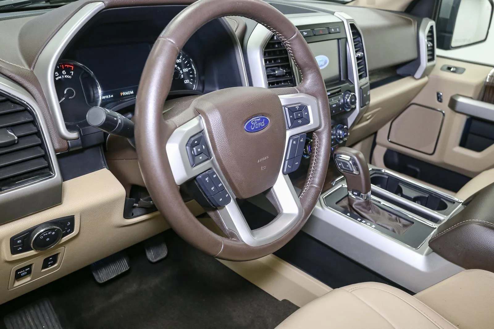 Used 2020 Silver Spruce Ford LARIAT image 24
