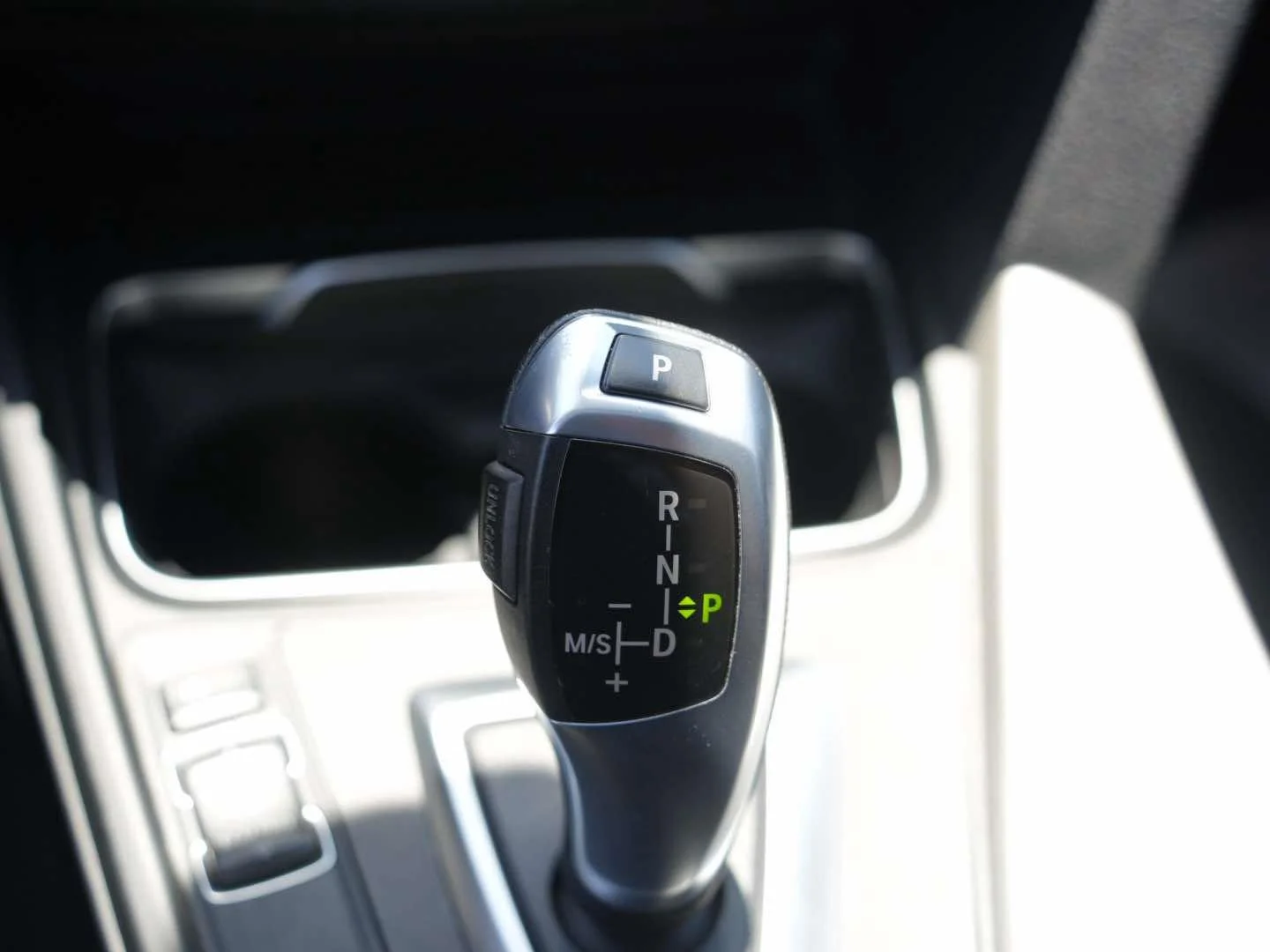 Used 2018 Mineral White Metallic BMW 320i Sedan South Africa image 22