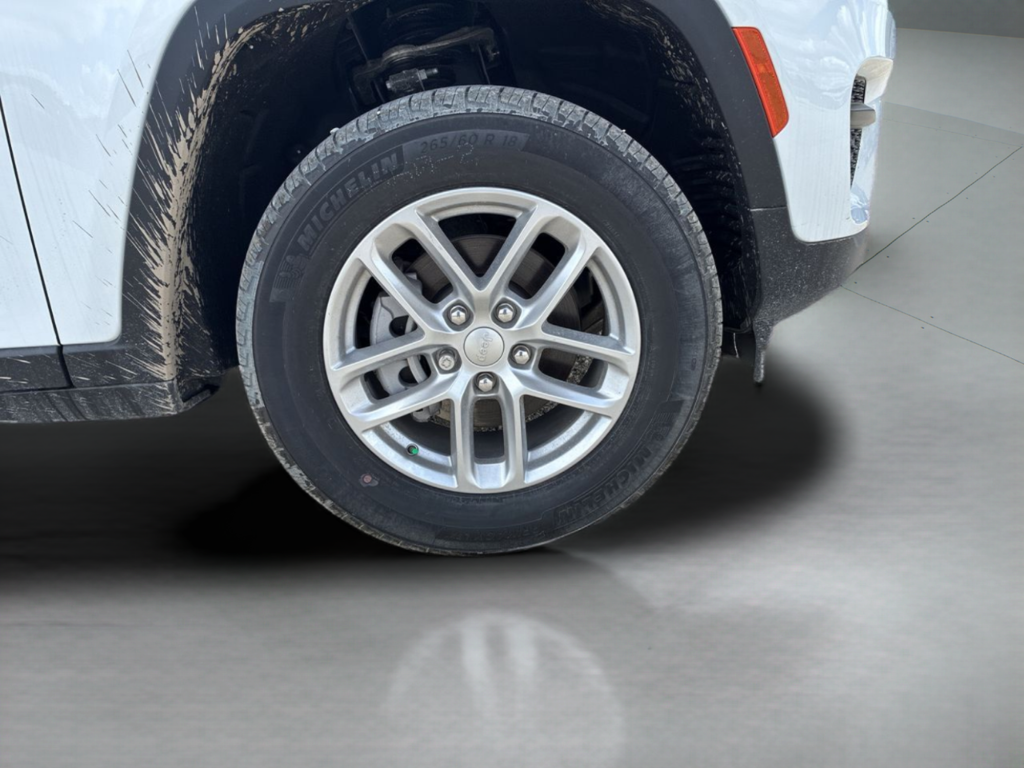 New 2025 White Jeep Laredo X image 44