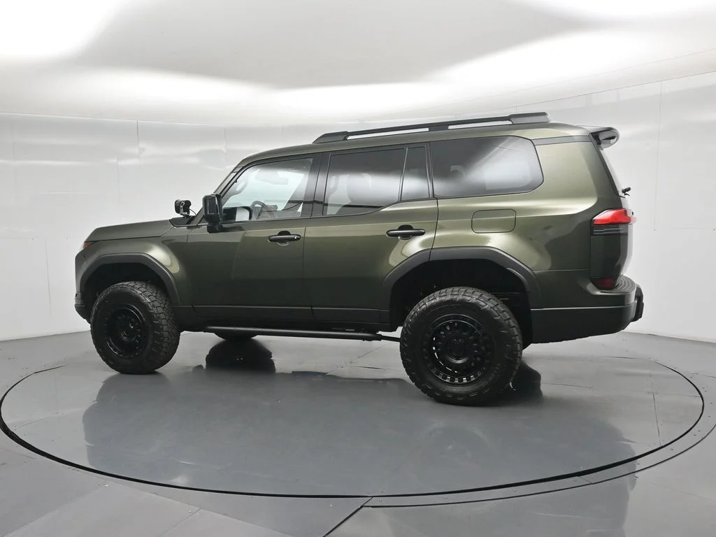 Used 2025 Green Lexus 550 Overtrail+ image 5