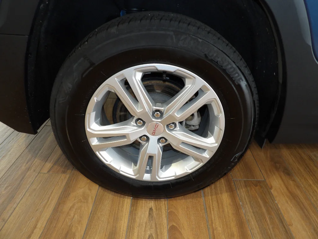Used 2024 Downpour Metallic GMC SLE image 5