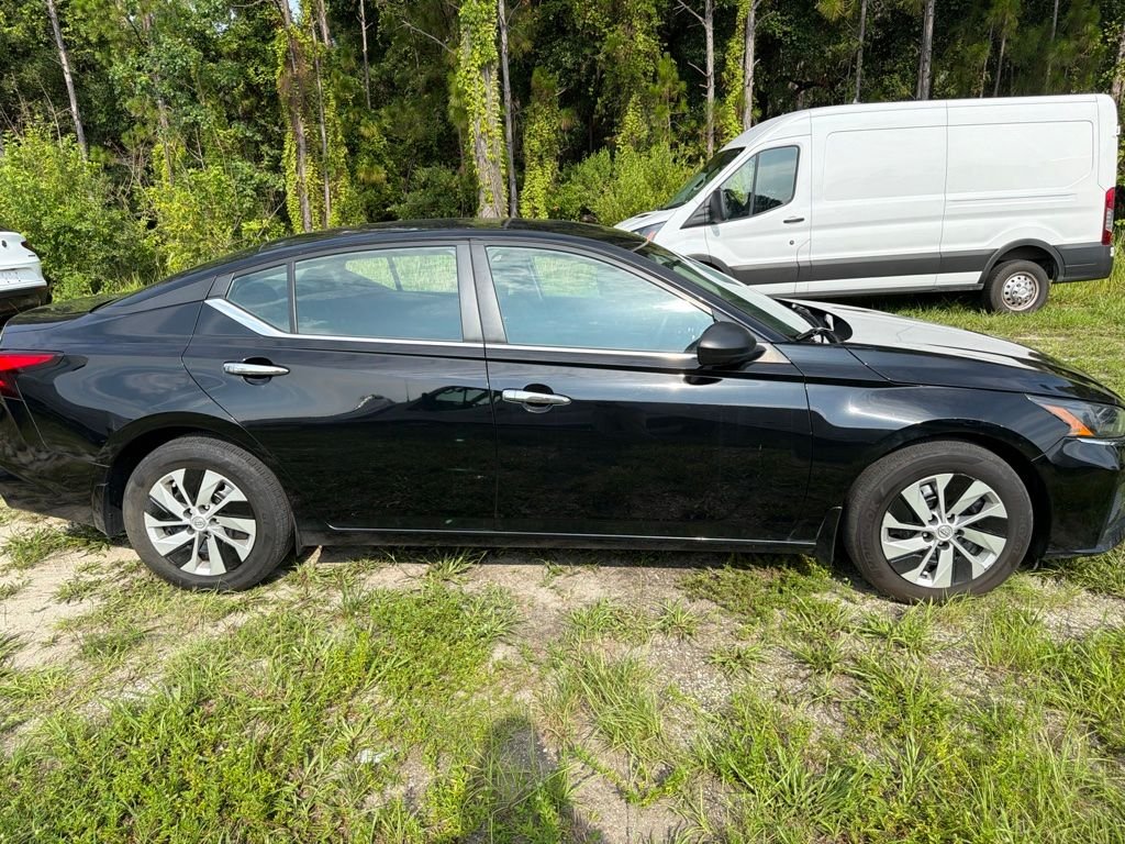 Used 2024 Black Nissan 2.5 S image 12