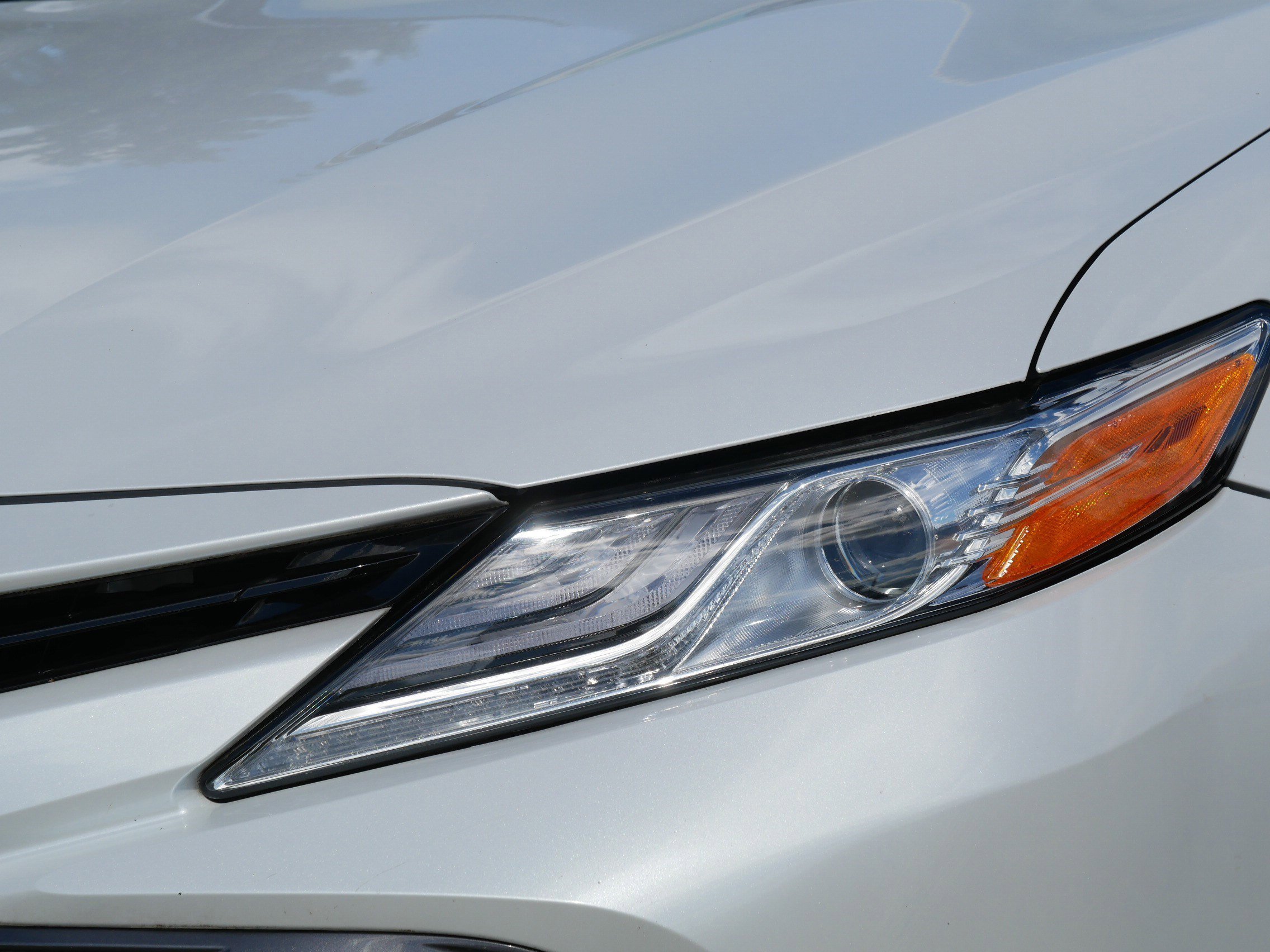 Used 2019 Wind Chill Pearl Toyota XLE image 16