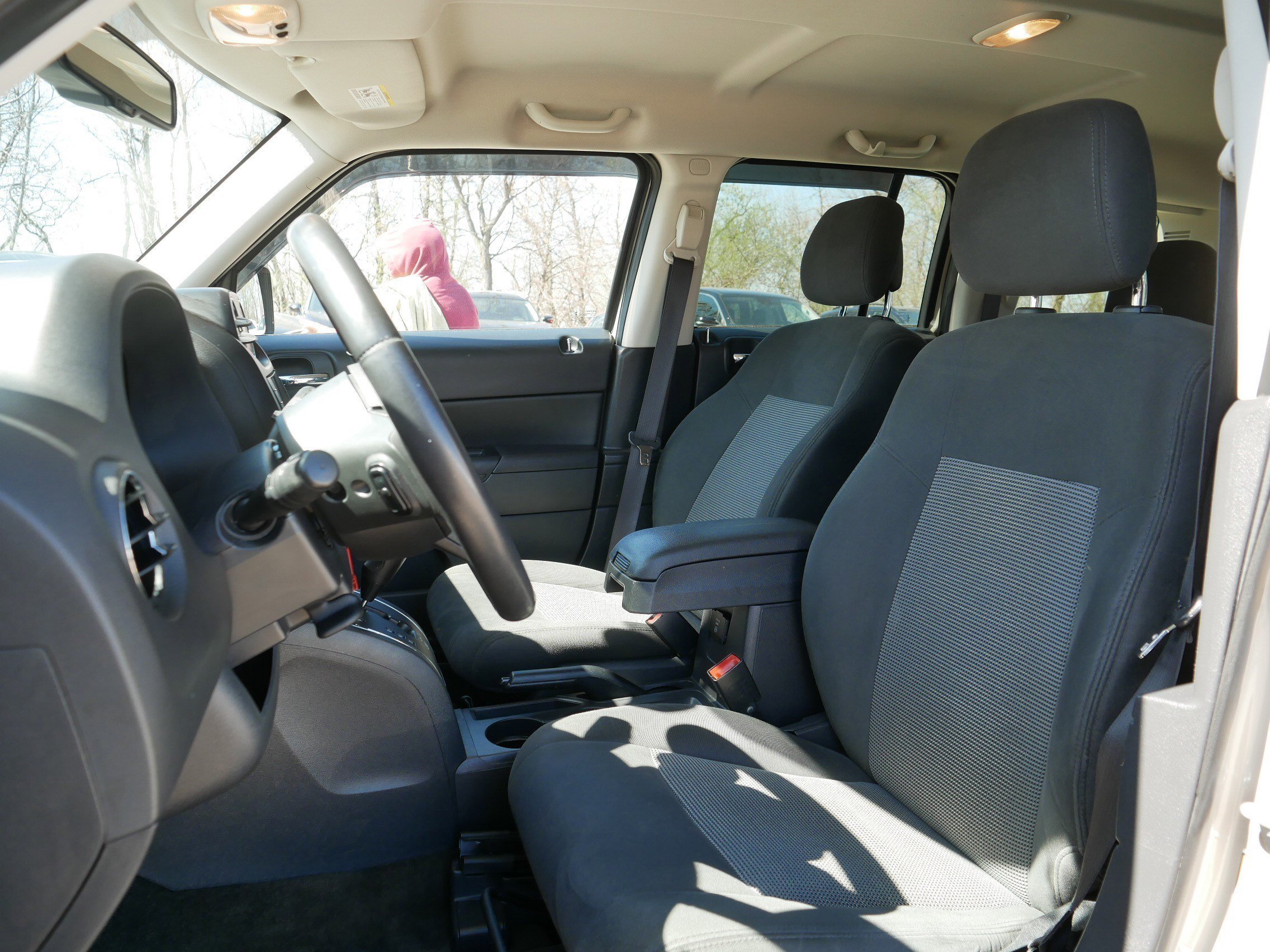 Used 2017 Mojave Sand Clearcoat Jeep Latitude image 34