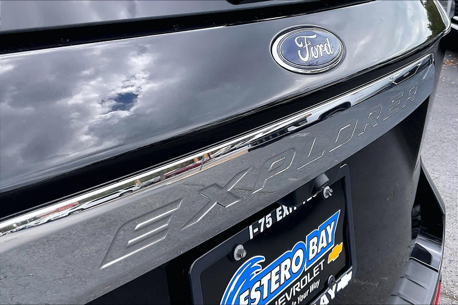 Used 2023 Agate Black Metallic Ford XLT image 9