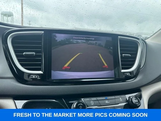 Used 2022 Bright White Clearcoat Chrysler Touring L image 23