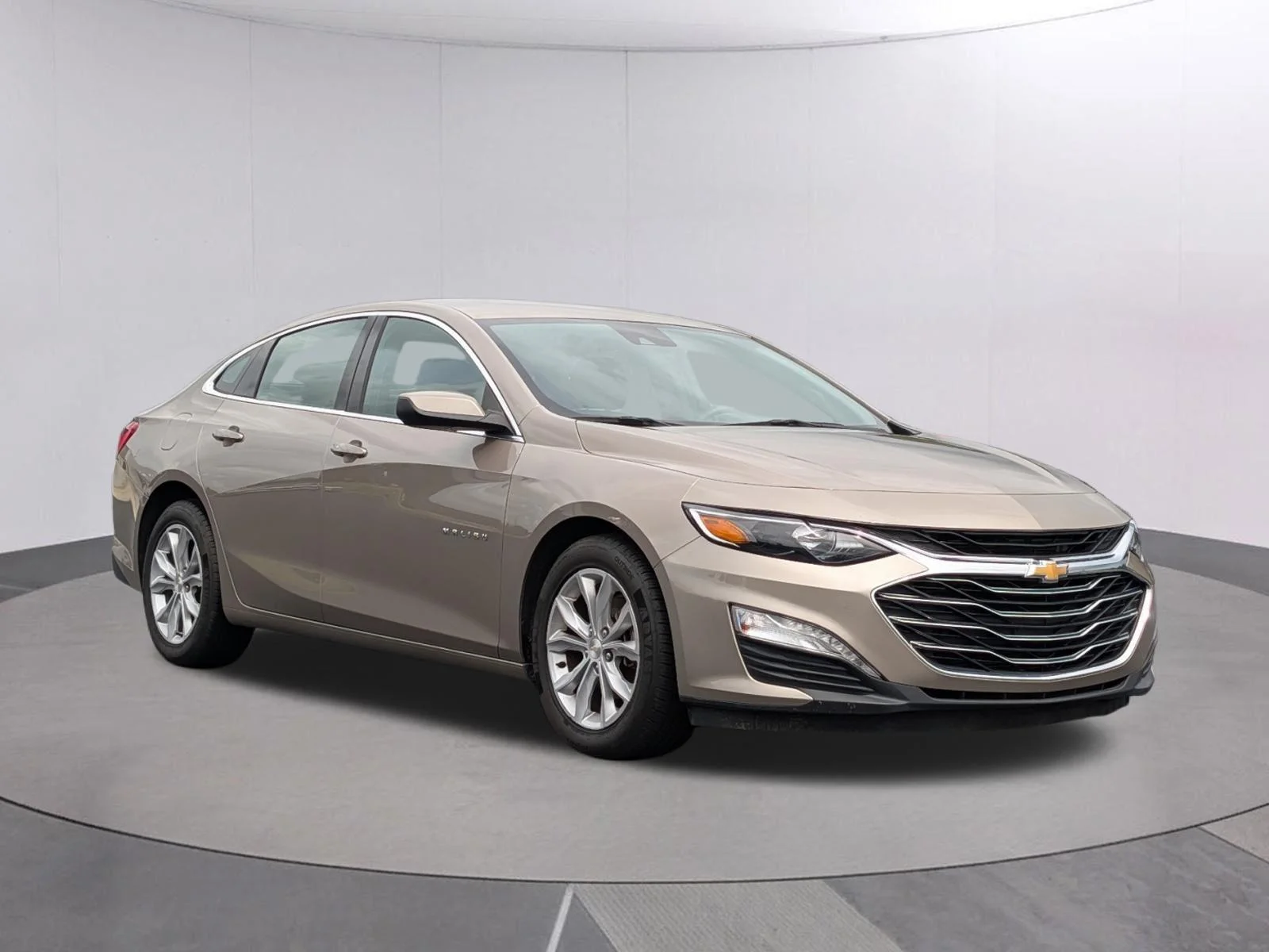 Used 2023 Mineral Gray Metallic Chevrolet LT image 7