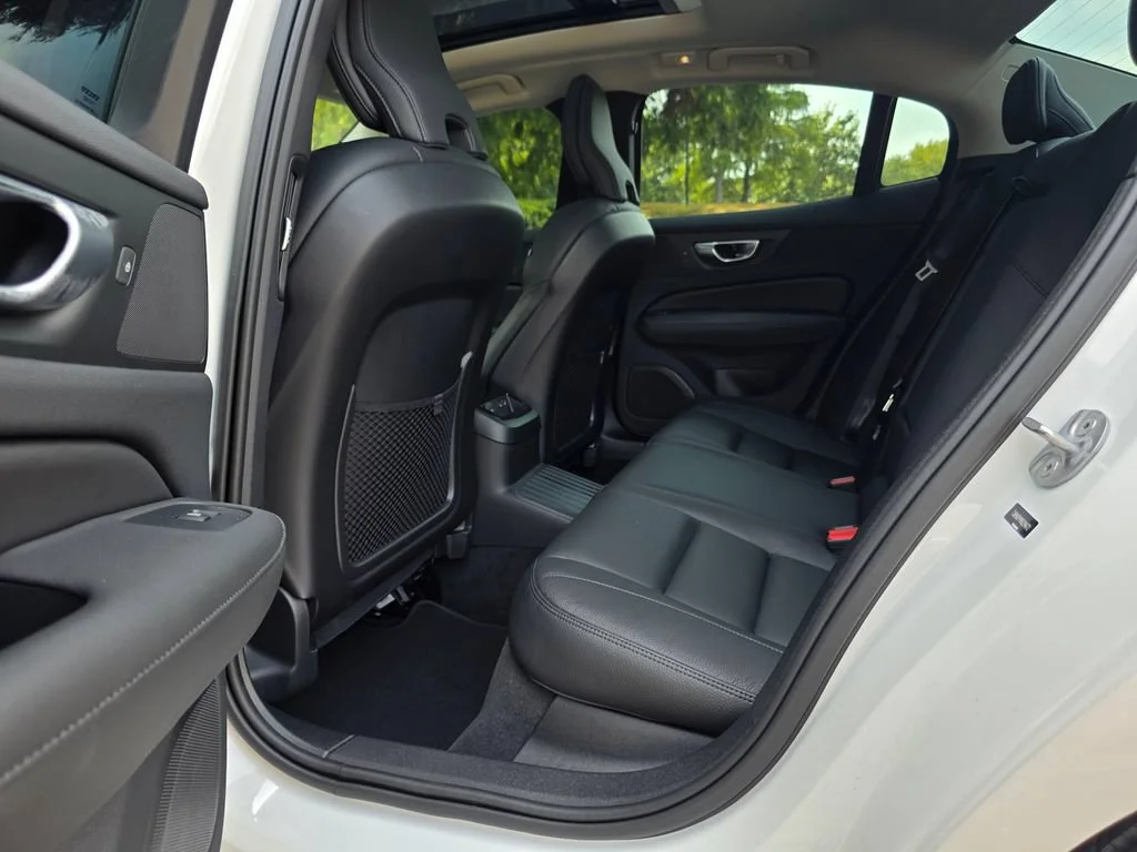 Used 2024 White Volvo T8 Ultimate Dark Theme image 30