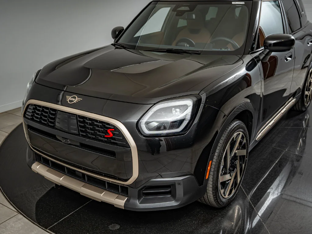 Used 2026 Midnight Black MINI Iconic image 14