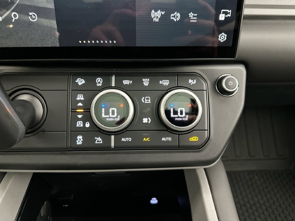 New 2026 Santorini Black Land Rover V8 image 13