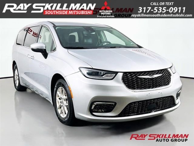 2023 Chrysler Pacifica Touring L's photo