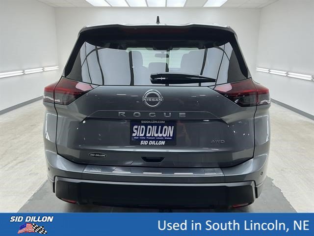 Used 2025 Gun Metallic Nissan SV image 5