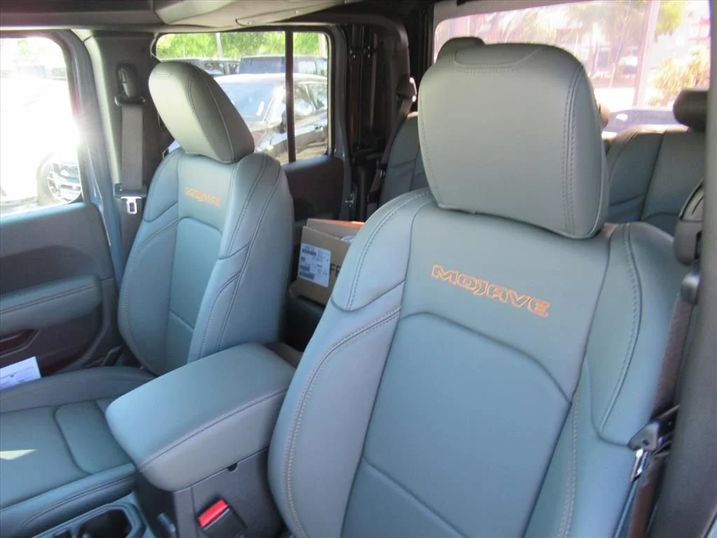 New 2026 Anvil Clear-Coat Exterior Paint Jeep Mojave image 17