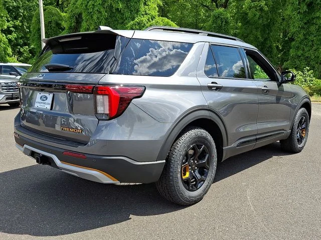 New 2026 Carbonized Gray Metallic Ford Tremor® image 4