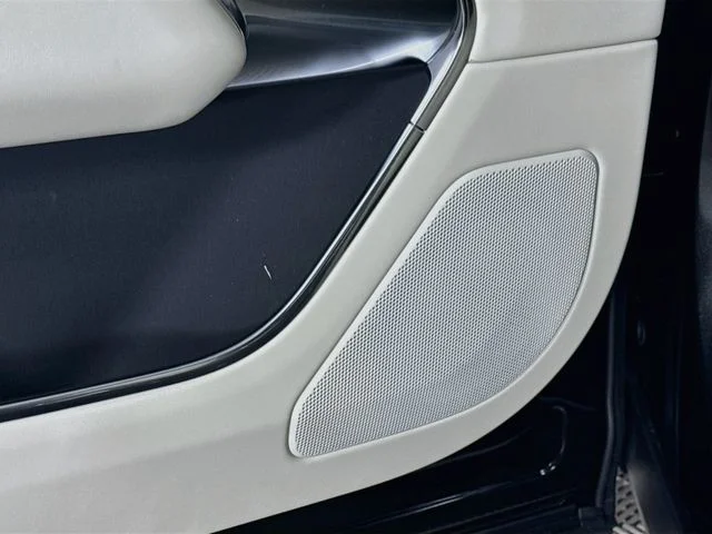 New 2026 Santorini Black Land Rover SE image 21