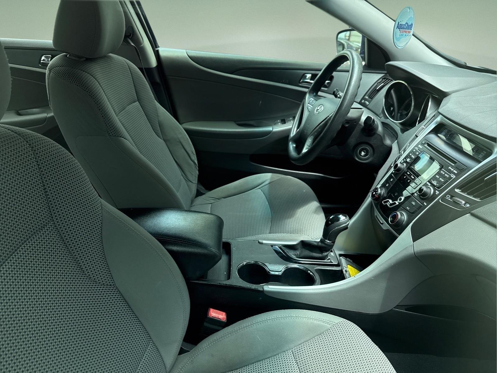 Used 2011 Pacific Blue Pearl Hyundai GLS image 17