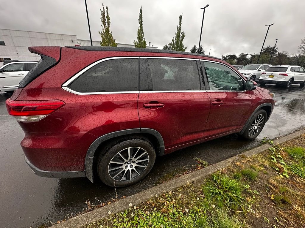 Used 2018 Red Toyota SE image 8