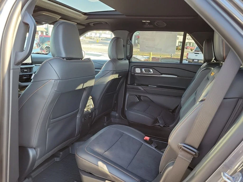 New 2026 Carbonized Gray Metallic Ford Tremor® image 10