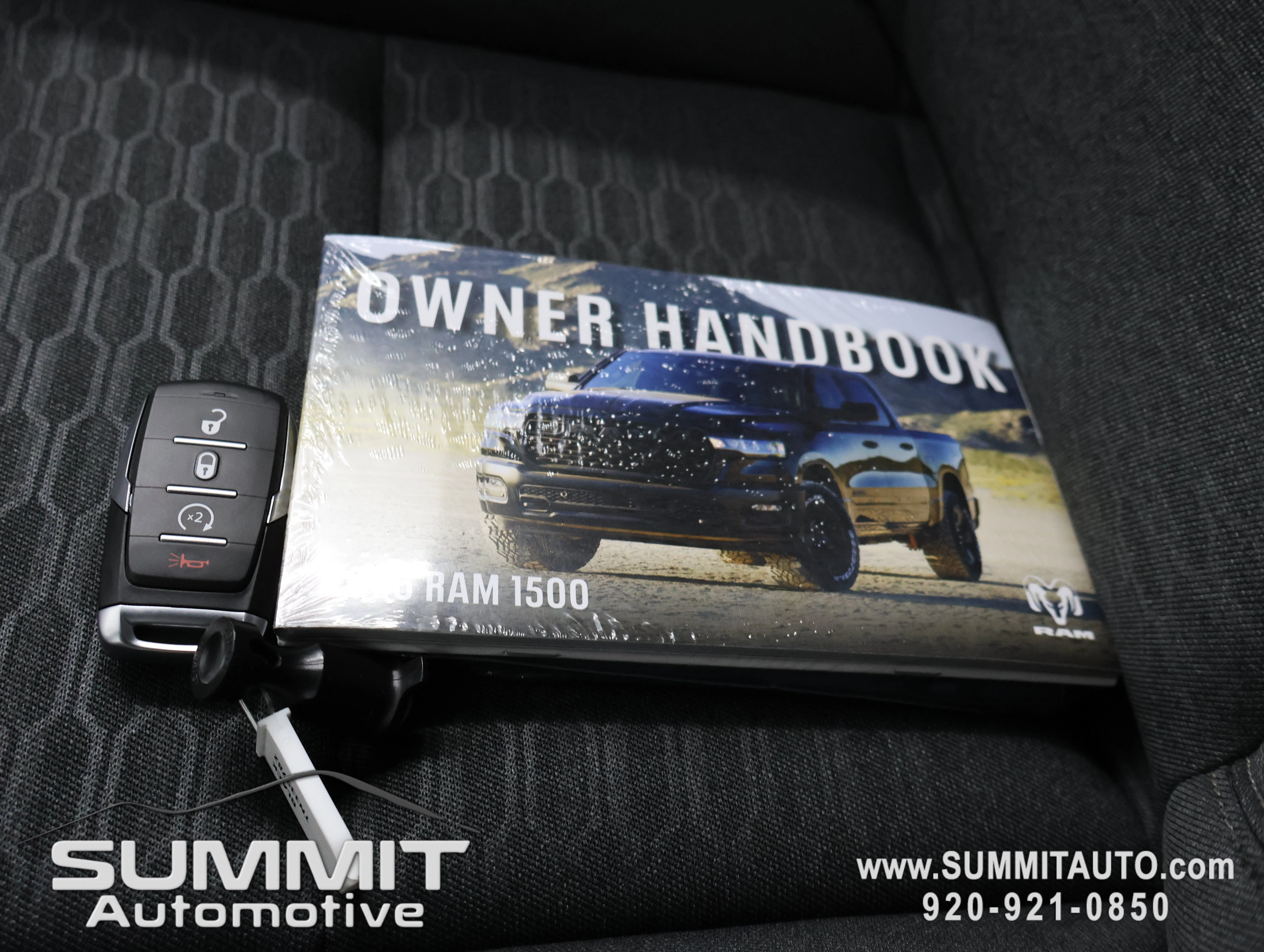 New 2026 Diamond Black Crystal Pearl-Coat Exterior Paint RAM Big Horn/Lone Star image 65