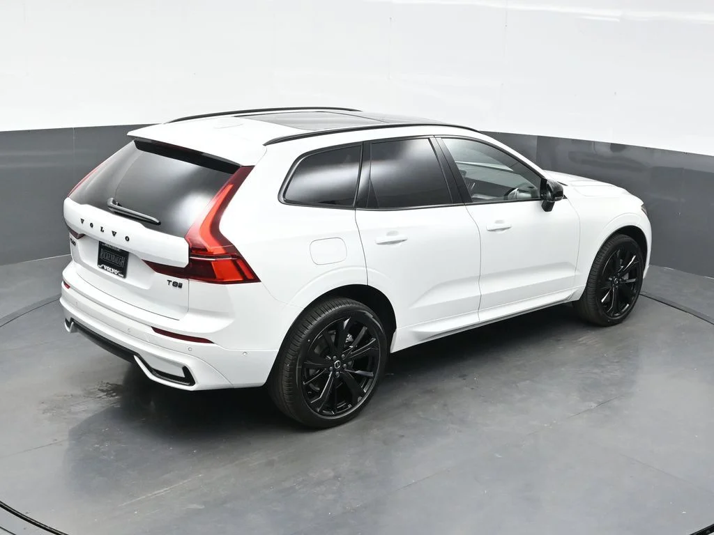 New 2026 Crystal White Volvo T8 Ultra Black Edition image 35