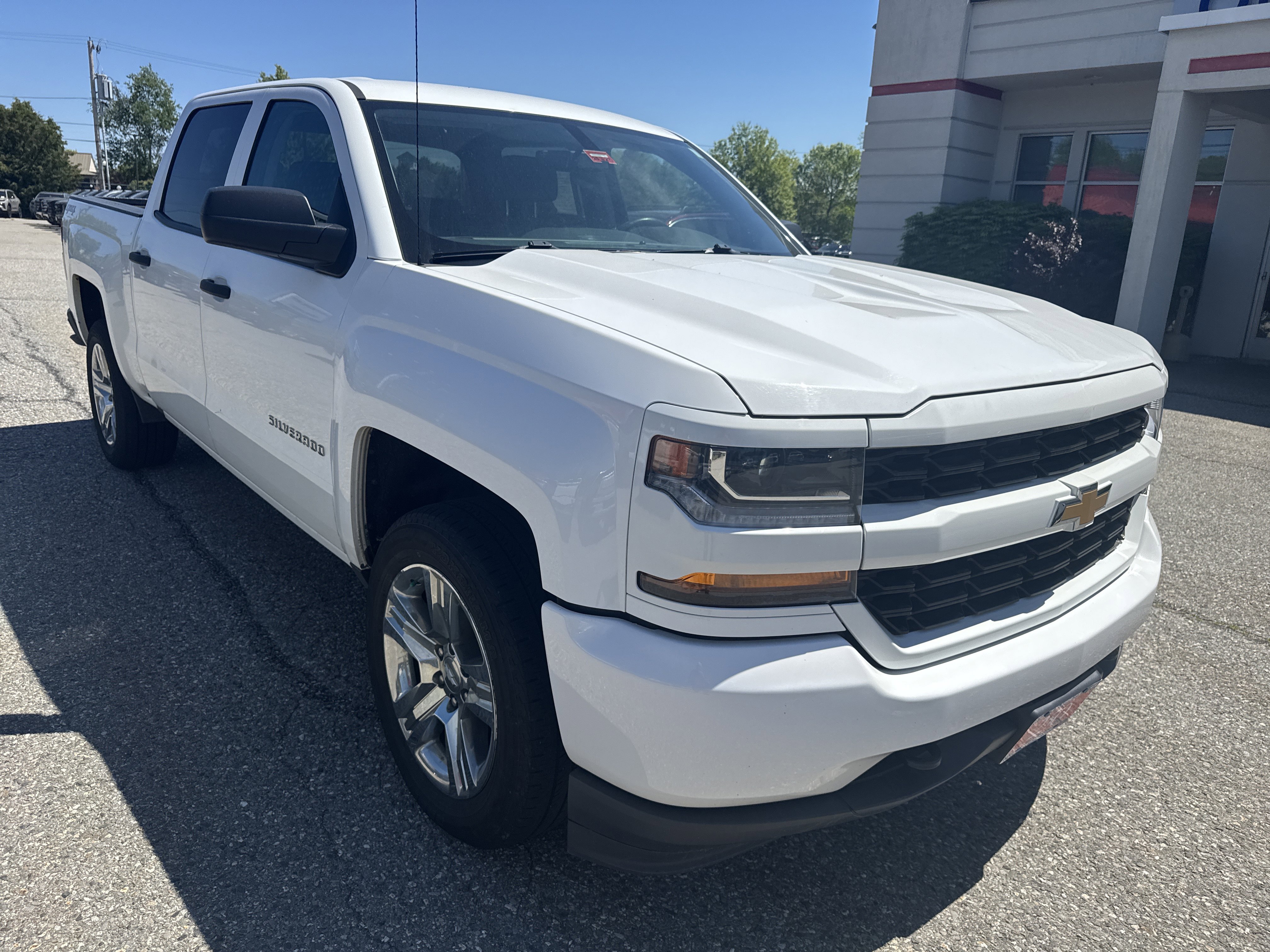 Used 2018 Summit White Chevrolet Custom image 3
