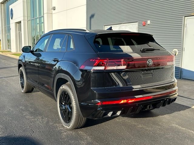 New 2026 Deep Black Pearl Volkswagen 2.0T SEL R-Line Black image 5
