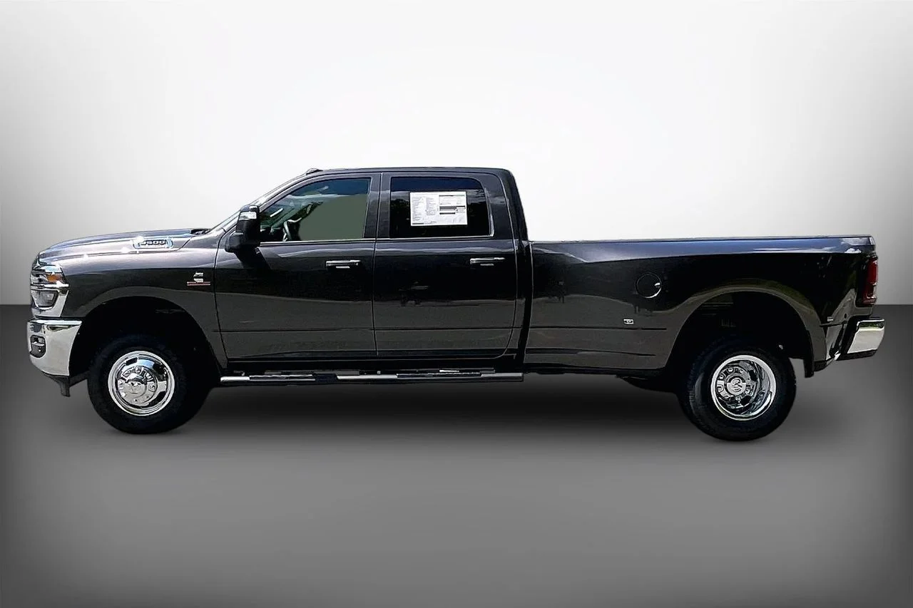 New 2026 Granite Crystal Metallic Clear-Coat Exterior Paint RAM Tradesman image 5