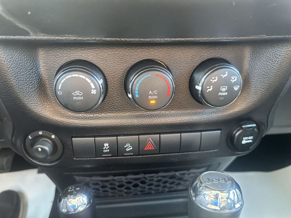 Used 2014 Black Jeep Unlimited Sport image 23