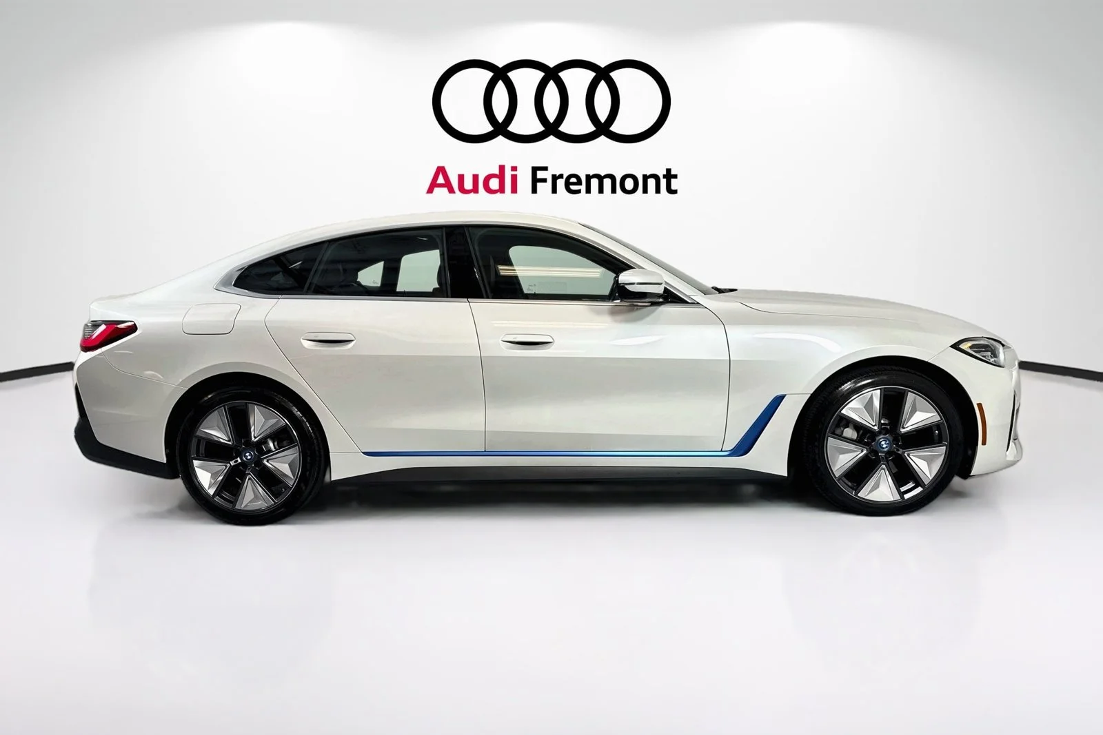 Used 2023 Mineral White Metallic BMW eDrive40 image 4