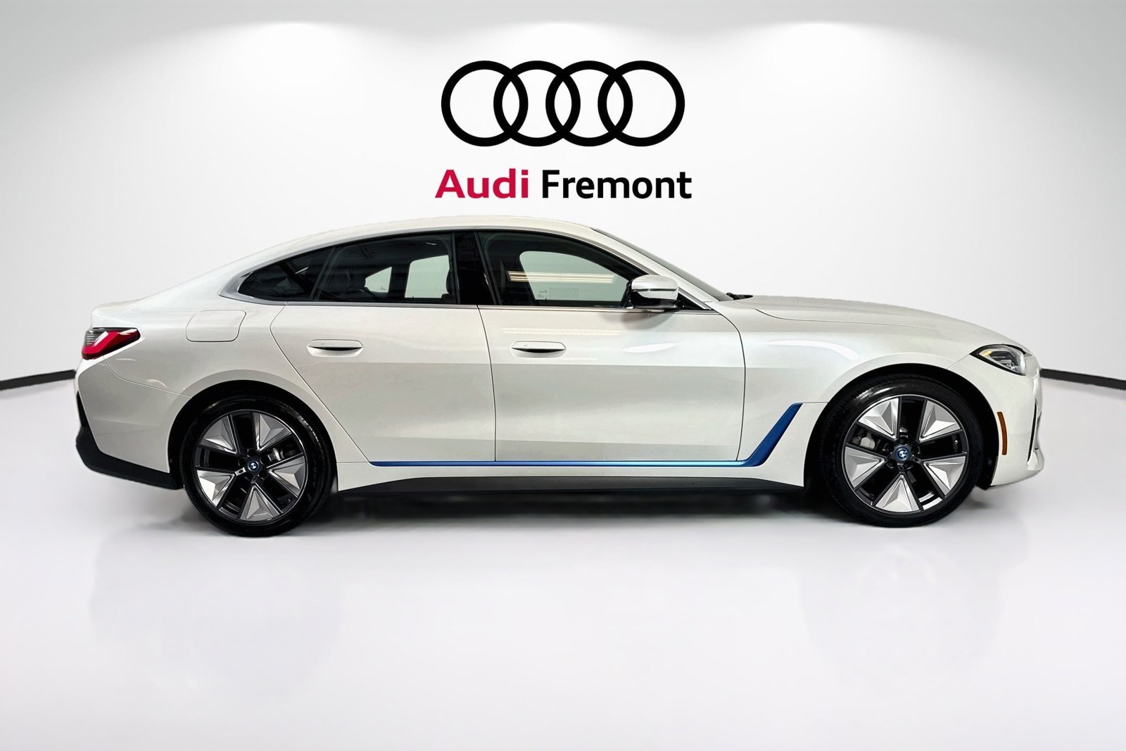 Used 2023 Mineral White Metallic BMW eDrive40 image 4
