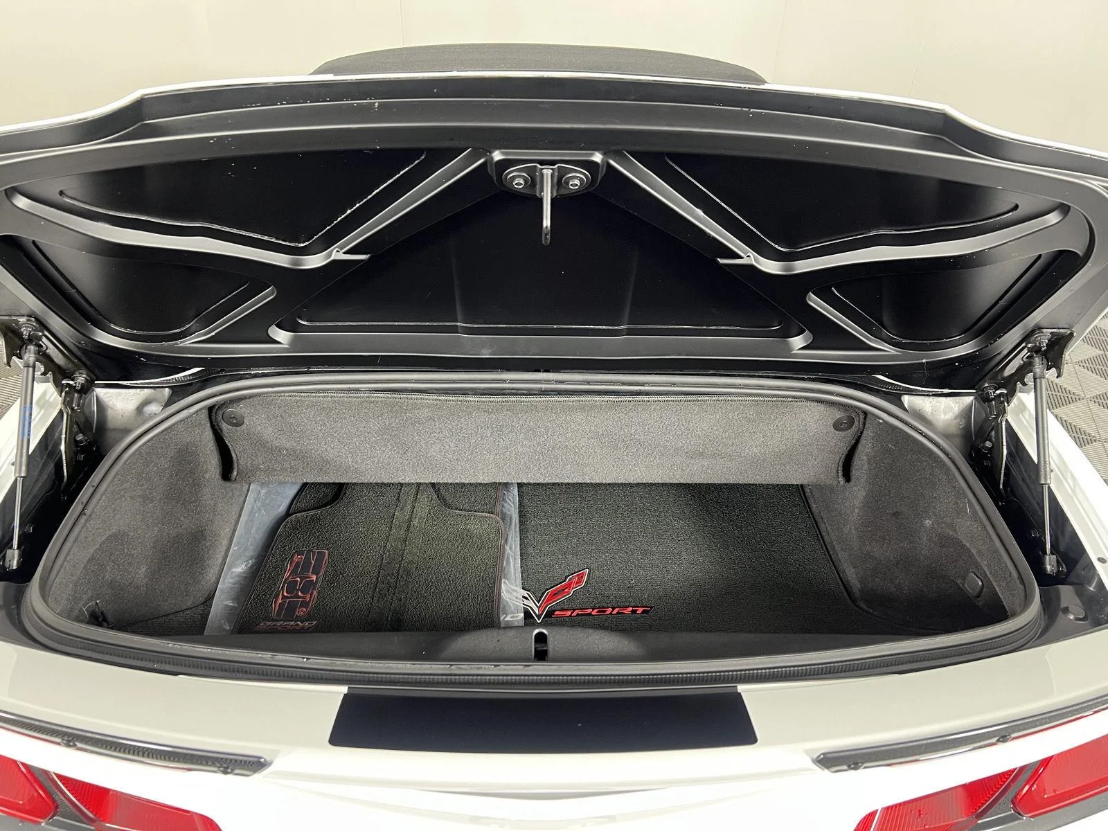 Used 2019 ARCTIC WHITE Chevrolet Grand Sport 2LT image 3